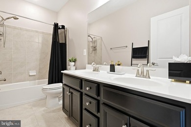 Stunning end-unit townhome with a rooftop terrace, thoughtfully - photo 31