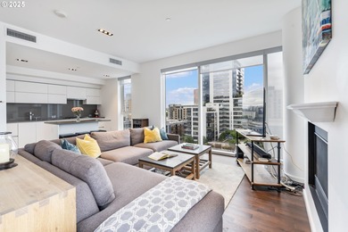 Bright contemporary 2 bedroom, 2.5 bathroom condo with