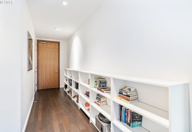 Bright contemporary 2 bedroom, 2.5 bathroom condo with