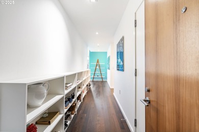 Bright contemporary 2 bedroom, 2.5 bathroom condo with