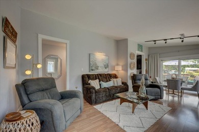 Waterfront Living at It's Finest! Welcome to this beautifully - photo 12