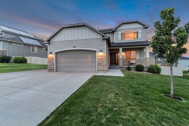 Come check out this spacious 2-story in scenic Saratoga Springs - photo 3