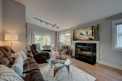 Waterfront Living at It's Finest! Welcome to this beautifully - photo 14