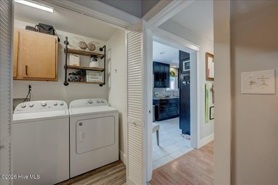 Waterfront Living at It's Finest! Welcome to this beautifully - photo 28