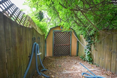 Welcome to 104 Fawn Ct in the heart of Lexington, where comfort - photo 32