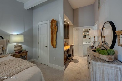 Waterfront Living at It's Finest! Welcome to this beautifully - photo 32