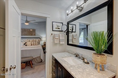Waterfront Living at It's Finest! Welcome to this beautifully - photo 36