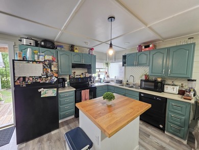 Welcome home to this well-maintained and inviting 2-bedroom