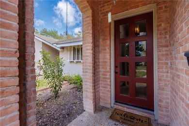 Great location near downtown, hospitals and shopping. This roomy - photo 6
