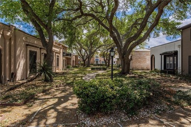 Great location near downtown, hospitals and shopping. This roomy - photo 8