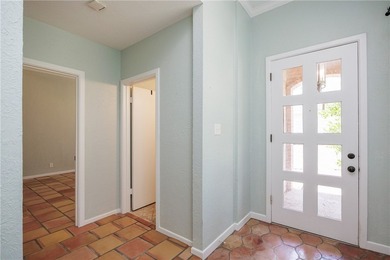 Great location near downtown, hospitals and shopping. This roomy - photo 10