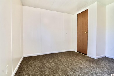 Tired of neighbors breathing down your neck? Welcome to 212 - photo 23