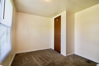 Tired of neighbors breathing down your neck? Welcome to 212 - photo 25