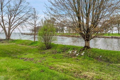 Exceptional waterfront living at the very tip of prestigious - photo 33