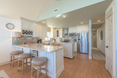 Bayfront boaters' paradise. Welcome to 1411 East Shore - photo 43