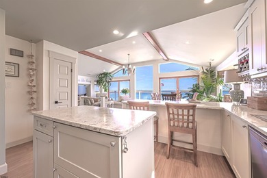 Bayfront boaters' paradise. Welcome to 1411 East Shore - photo 45
