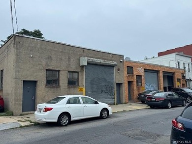 2-warehouses. 5,500 sq ft. rented to established tenant and 3 - photo 1