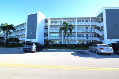 (private lake, pond, creek) Condo For Sale in Deerfield Beach Florida