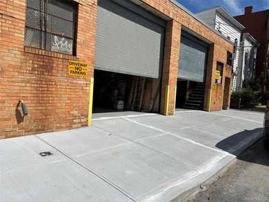 2-warehouses. 5,500 sq ft. rented to established tenant and 3 - photo 2