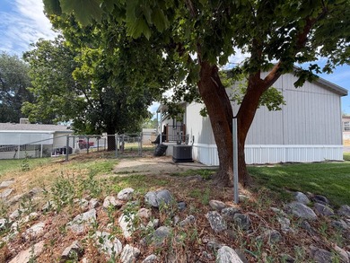 2018 Mobile home in Rolling Hills park. Pool and club house and - photo 4