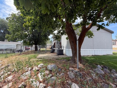 2018 Mobile home in Rolling Hills park. Pool and club house and - photo 5