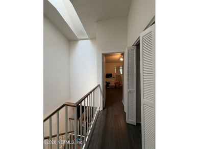 3BR/3BA corner-unit condo in desirable Mandarin! Features a - photo 12