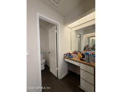 3BR/3BA corner-unit condo in desirable Mandarin! Features a - photo 15