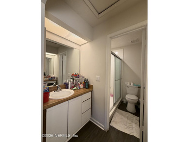 3BR/3BA corner-unit condo in desirable Mandarin! Features a - photo 16