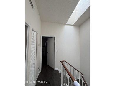 3BR/3BA corner-unit condo in desirable Mandarin! Features a - photo 17