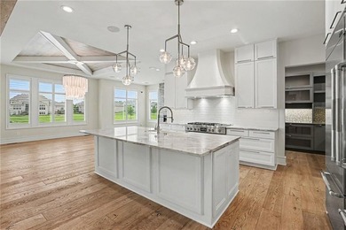 Welcome to this breathtaking modern home in the secluded enclave - photo 18