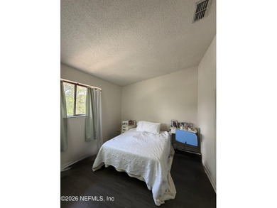 3BR/3BA corner-unit condo in desirable Mandarin! Features a - photo 18