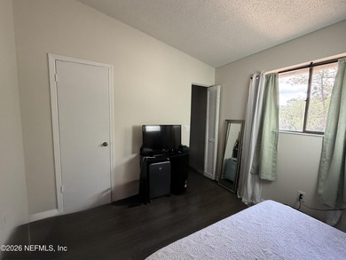 3BR/3BA corner-unit condo in desirable Mandarin! Features a - photo 19