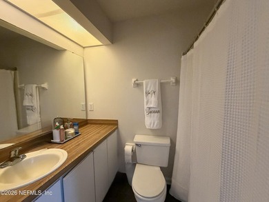 3BR/3BA corner-unit condo in desirable Mandarin! Features a - photo 20