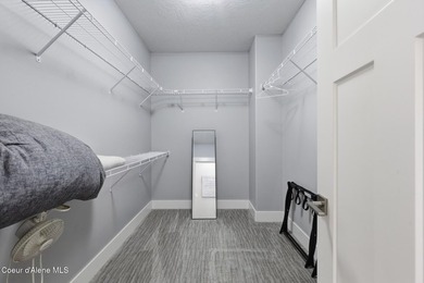 Ideally located and offered fully furnished, this beautifully - photo 21