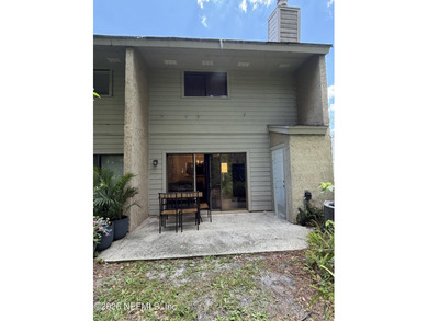 3BR/3BA corner-unit condo in desirable Mandarin! Features a - photo 22