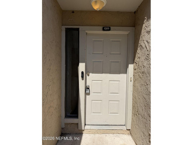 3BR/3BA corner-unit condo in desirable Mandarin! Features a - photo 23