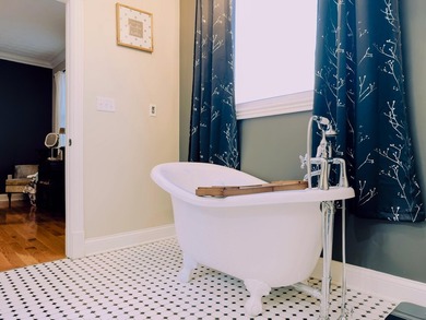 DISTINGUISHED, LOCATION, AND EFFICIENCY! This stately 4 bedroom - photo 36