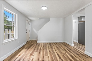Thoughtful renovations inside and out give this Kennebunk Cape a - photo 4