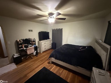 Lots of character in this 3-bedroom brick home, located in - photo 11