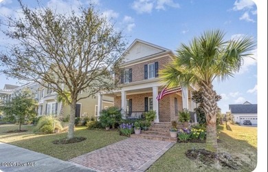 Elegant 3,003 sq ft home in gated community with custom design - photo 2