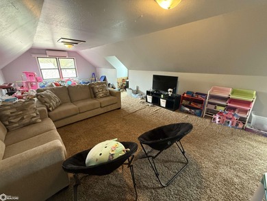 Lots of character in this 3-bedroom brick home, located in - photo 16