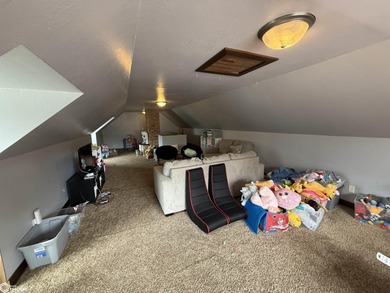 Lots of character in this 3-bedroom brick home, located in - photo 17