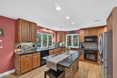 Experience a blend of luxury & tranquility in this magnificent - photo 17