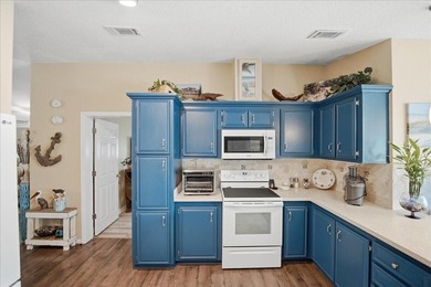 Welcome to this charming 3-bedroom, 2-bathroom land-owned home - photo 17