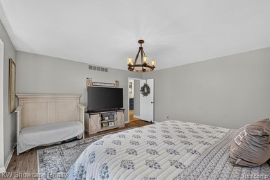 Experience a blend of luxury & tranquility in this magnificent - photo 26