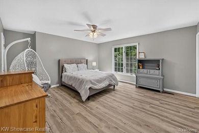 Experience a blend of luxury & tranquility in this magnificent - photo 32