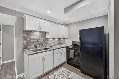 Experience a blend of luxury & tranquility in this magnificent - photo 48