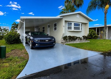 Completely reimagined in 2024, this stunning 2 bed, 1 bath home - photo 2