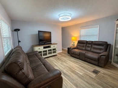 Completely reimagined in 2024, this stunning 2 bed, 1 bath home - photo 3