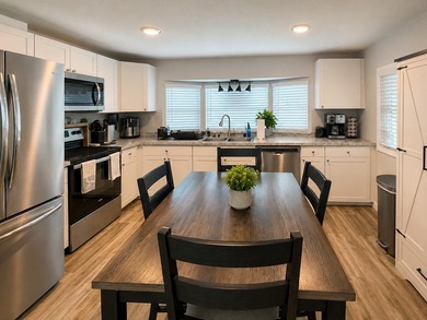 Completely reimagined in 2024, this stunning 2 bed, 1 bath home - photo 5